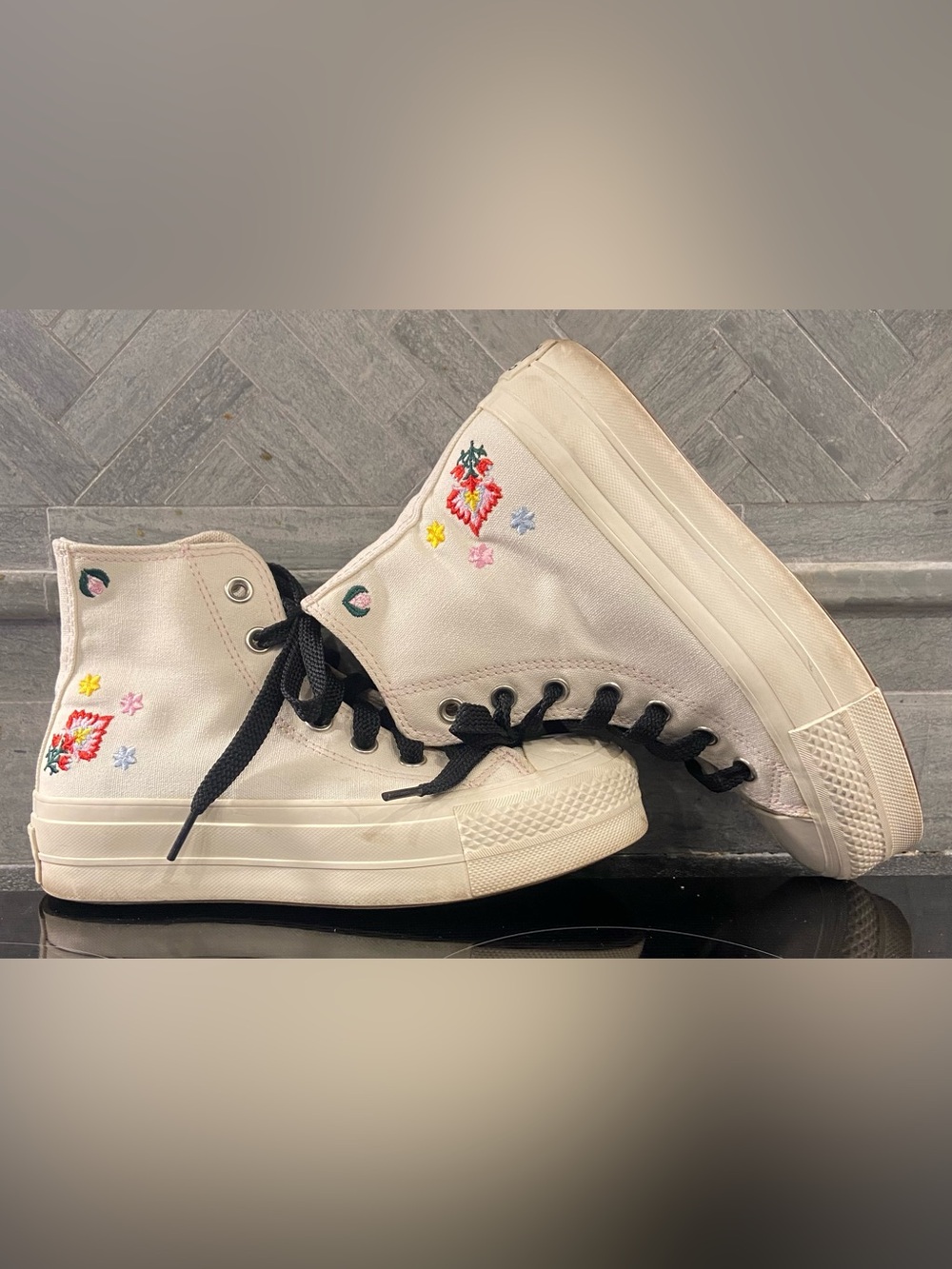 Converse All Star Platforms With Embroidery - Women’s 9.5 EUC